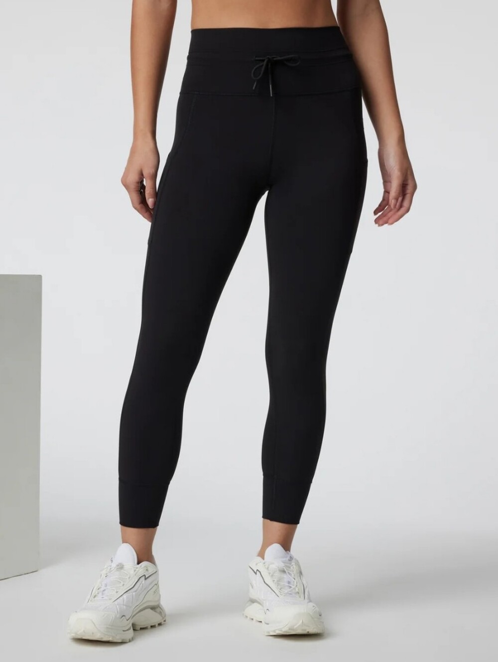 Vuori Daily Pocket Legging Size L Short Athletic Athleisure Work Out